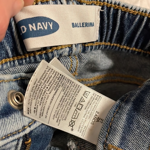 Girls 2T bundle of old navy, Levi’s, 7 for All Mankind jeans - Picture 3 of 9